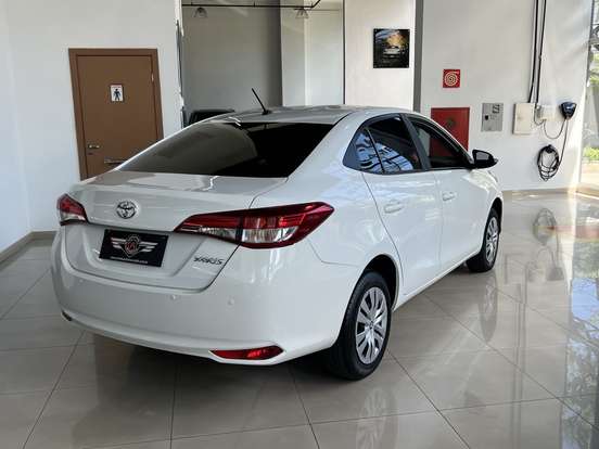 TOYOTA-YARIS-2023