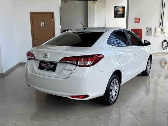 TOYOTA-YARIS-2023