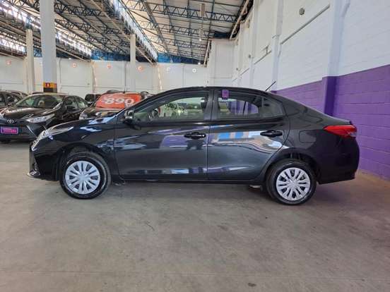 TOYOTA-YARIS-2024