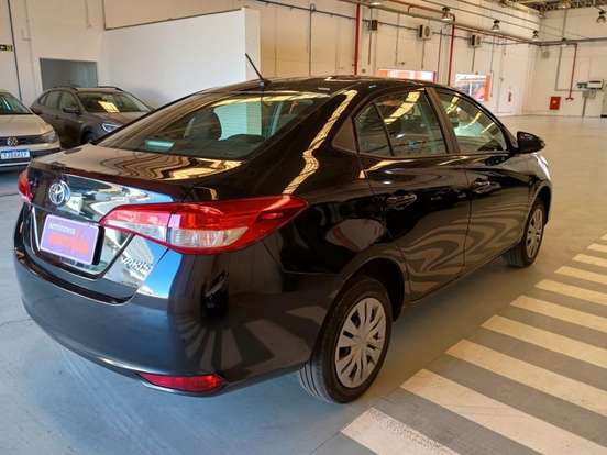 TOYOTA-YARIS-2024
