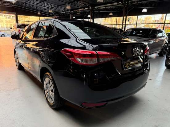 TOYOTA-YARIS-2024