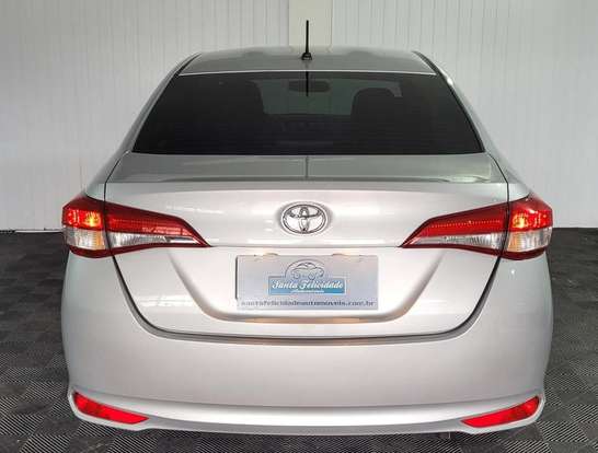 TOYOTA-YARIS-2024