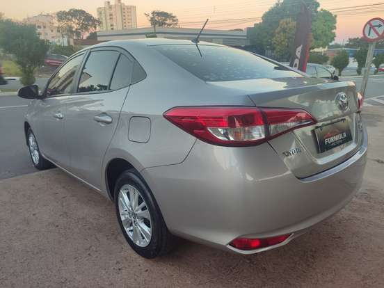 TOYOTA-YARIS-2018