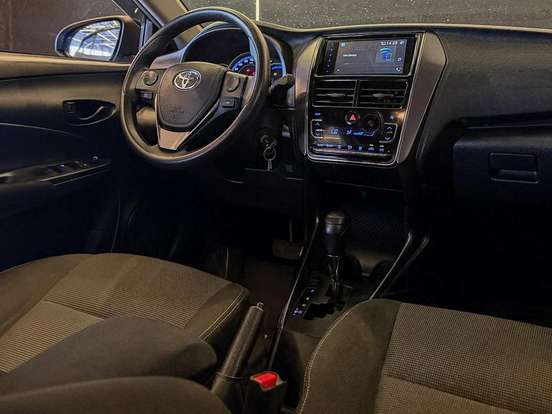 TOYOTA-YARIS-2024