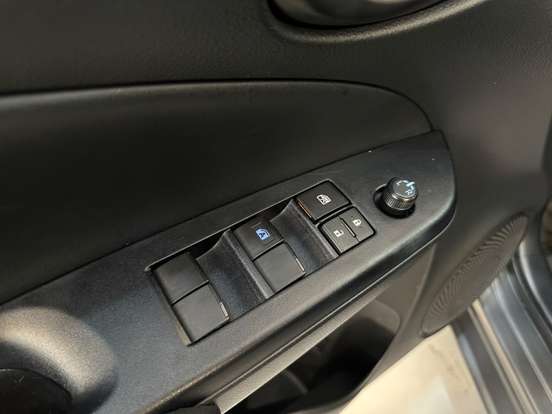 TOYOTA-YARIS-2024