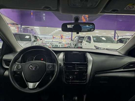 TOYOTA-YARIS-2024