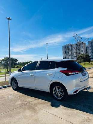 TOYOTA-YARIS-2023