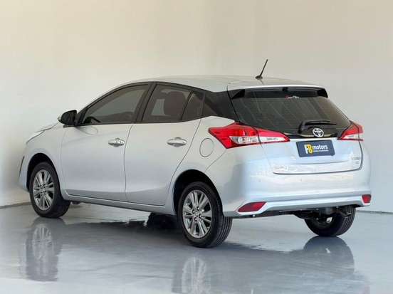 TOYOTA-YARIS-2021