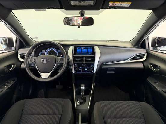 TOYOTA-YARIS-2021