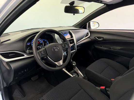 TOYOTA-YARIS-2021