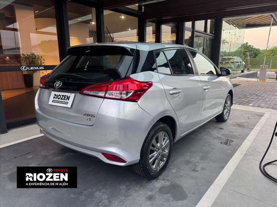 TOYOTA-YARIS-2021