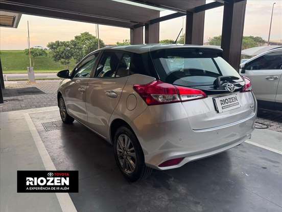 TOYOTA-YARIS-2021