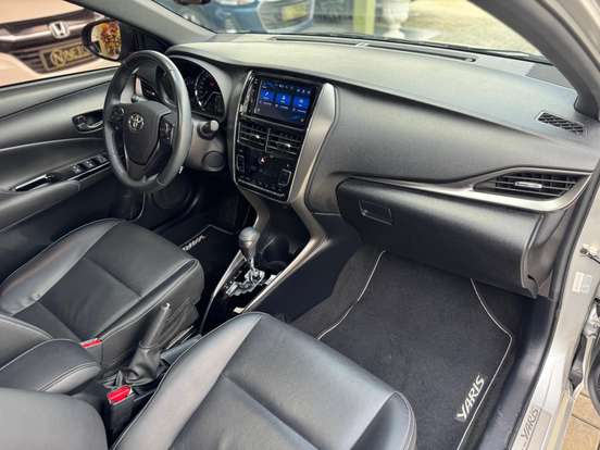 TOYOTA-YARIS-2022