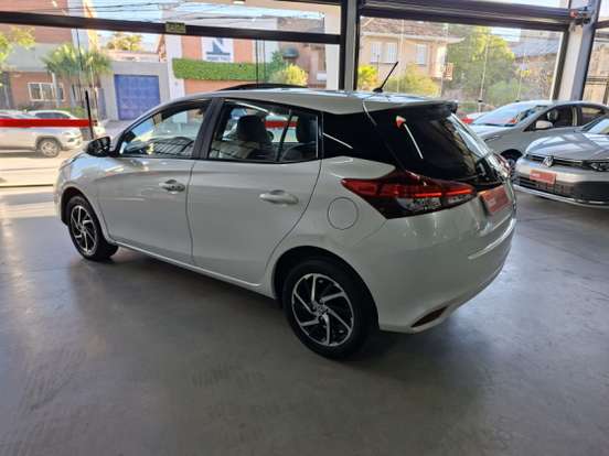 TOYOTA-YARIS-2022