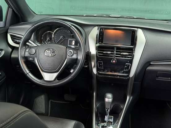 TOYOTA-YARIS-2019