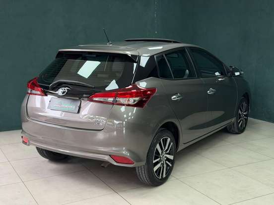 TOYOTA-YARIS-2019