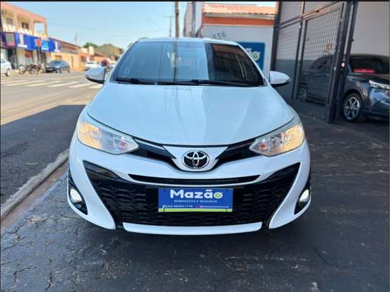 TOYOTA-YARIS-2018