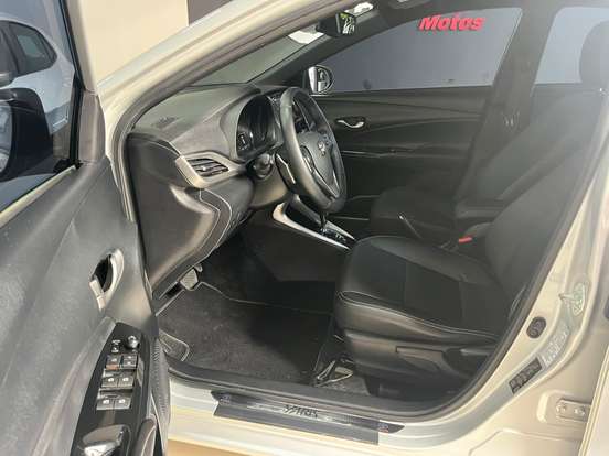 TOYOTA-YARIS-2019