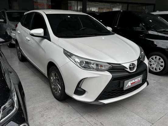 TOYOTA-YARIS-2023