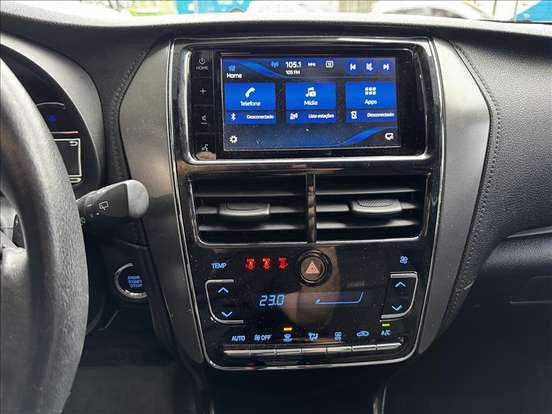TOYOTA-YARIS-2023