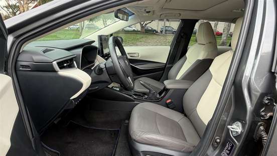 TOYOTA-COROLLA-2025