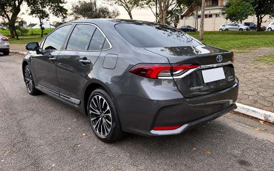 TOYOTA-COROLLA-2025