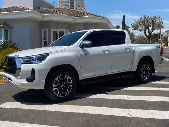 TOYOTA HILUX 2.8 D-4D TURBO DIESEL CD SRX LIMITED 4X4 AUTOMÁTICO