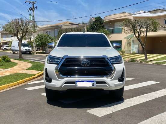 TOYOTA-HILUX-2022