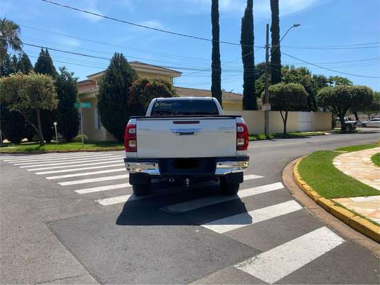 TOYOTA-HILUX-2022