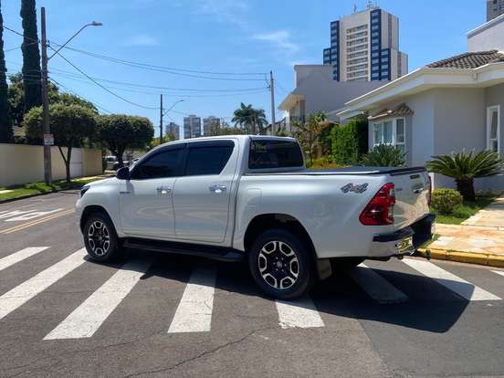 TOYOTA-HILUX-2022