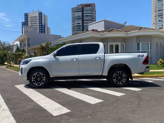 TOYOTA-HILUX-2.8 D-4D TURBO DIESEL CD SRX LIMITED 4X4 AUTOMÁTICO TOYOTA-HILUX-2022