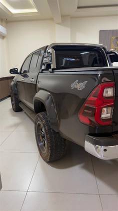 TOYOTA HILUX 2.8 D-4D TURBO DIESEL CD SRX PLUS 4X4 AUTOMÁTICO