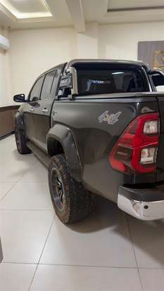 TOYOTA-HILUX-2023