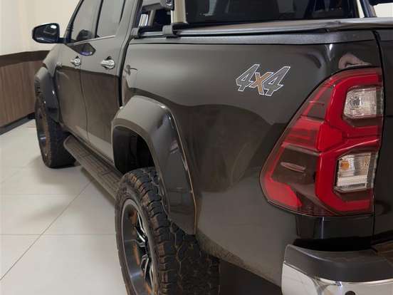 TOYOTA-HILUX-2.8 D-4D TURBO DIESEL CD SRX PLUS 4X4 AUTOMÁTICO TOYOTA-HILUX-2023