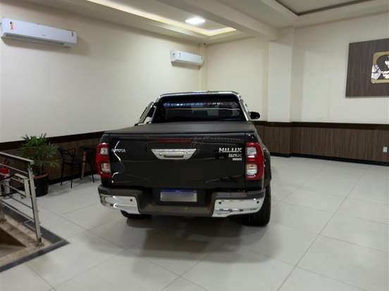 TOYOTA-HILUX-2.8 D-4D TURBO DIESEL CD SRX PLUS 4X4 AUTOMÁTICO TOYOTA-HILUX-2023