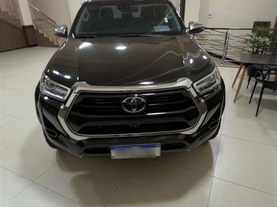 TOYOTA-HILUX-2.8 D-4D TURBO DIESEL CD SRX PLUS 4X4 AUTOMÁTICO TOYOTA-HILUX-2023