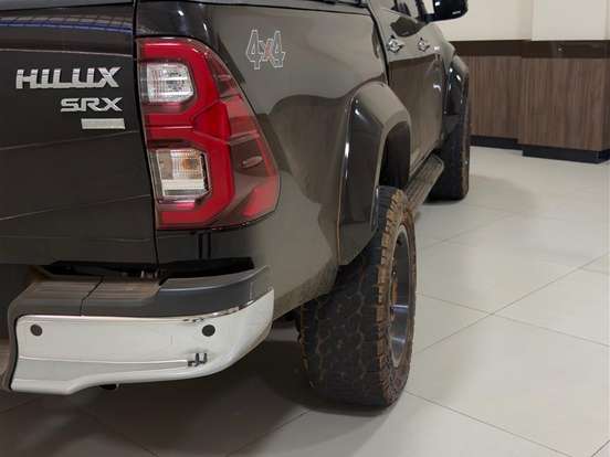 TOYOTA-HILUX-2.8 D-4D TURBO DIESEL CD SRX PLUS 4X4 AUTOMÁTICO TOYOTA-HILUX-2023