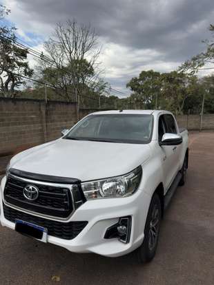 TOYOTA-HILUX-2019