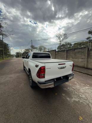 TOYOTA-HILUX-2019
