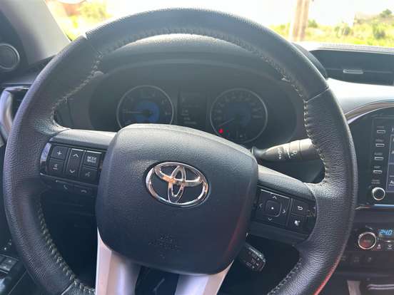 TOYOTA-HILUX-2020