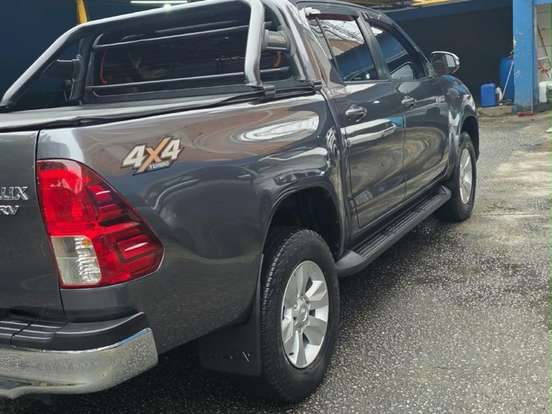 TOYOTA-HILUX-2.8 SRV 4X4 CD 16V DIESEL 4P AUTOMÁTICO TOYOTA-HILUX-2017