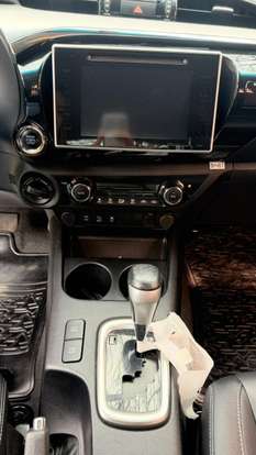 TOYOTA-HILUX-2019