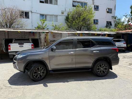 TOYOTA-HILUX SW4-2018
