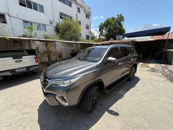 TOYOTA-HILUX SW4-2.7 SRV 7 LUGARES 4X2 16V FLEX 4P AUTOMÁTICO TOYOTA-HILUX SW4-2018