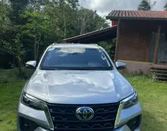 TOYOTA HILUX SW4 2.8 D-4D TURBO DIESEL SRX 7L 4X4 AUTOMÁTICO TOYOTA HILUX SW4 2.8 D-4D TURBO DIESEL SRX 7L 4X4 AUTOMÁTICO