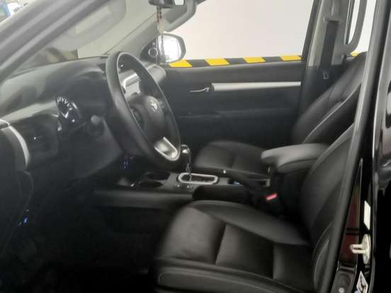 TOYOTA-HILUX SW4-2.8 D-4D TURBO DIESEL SRX 7L 4X4 AUTOMÁTICO TOYOTA-HILUX SW4-2023