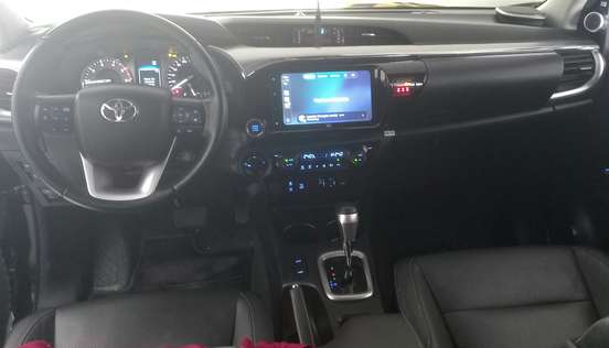 TOYOTA-HILUX SW4-2023