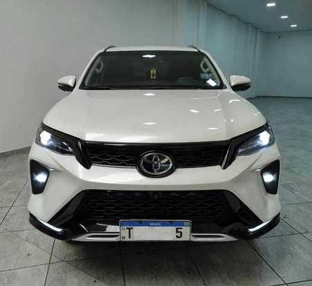 TOYOTA-HILUX SW4-2025