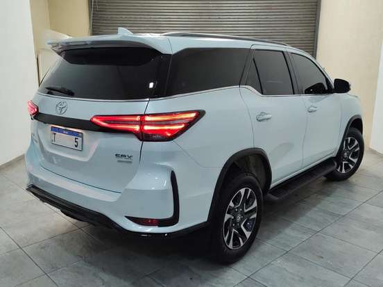 TOYOTA-HILUX SW4-2025