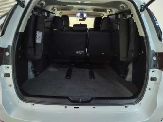 TOYOTA-HILUX SW4-2025